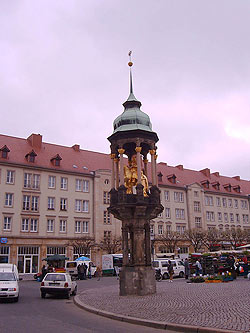 Магдебургский всадник перед ратушей в городе